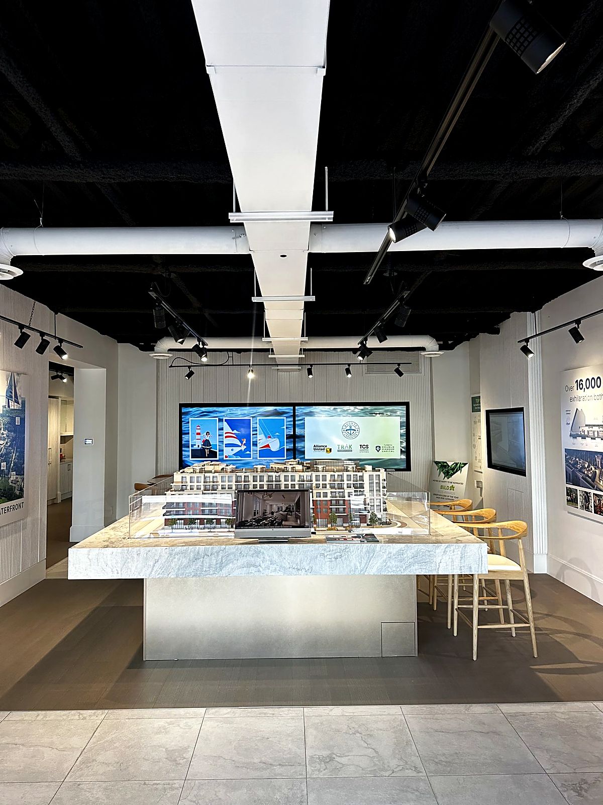 Restaurant bar with arched niches, shelving and pendant lighting